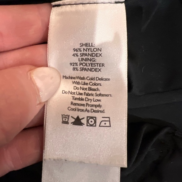 Eddie Bauer Black Adventurer 2.0 Skort Women’s Size 4 - Picture 6 of 11